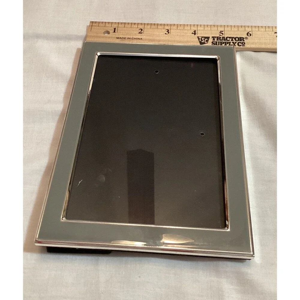 Isaac Jacobs Modern Style Silver Colored Basic Stylish Glass Picture Frame